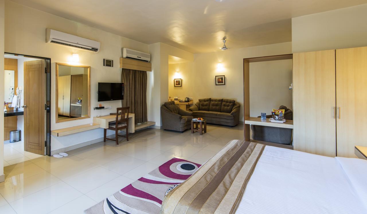Hotel Phoenix Koregaon Park Pune Ngoại thất bức ảnh
