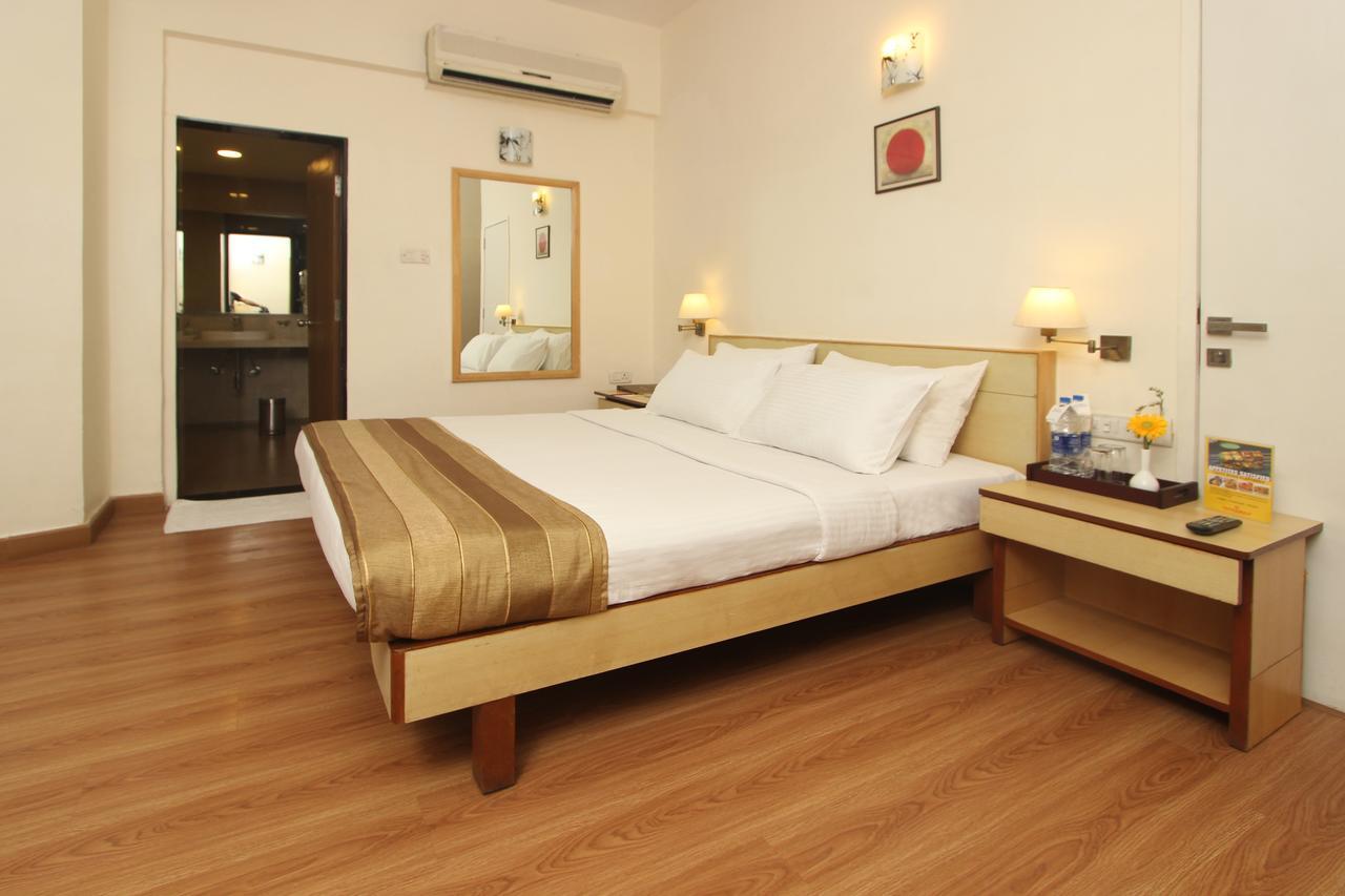 Hotel Phoenix Koregaon Park Pune Ngoại thất bức ảnh