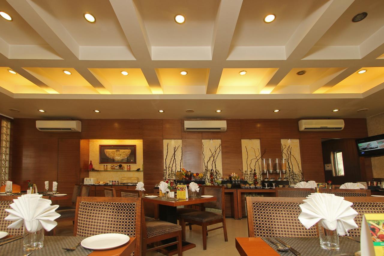 Hotel Phoenix Koregaon Park Pune Ngoại thất bức ảnh