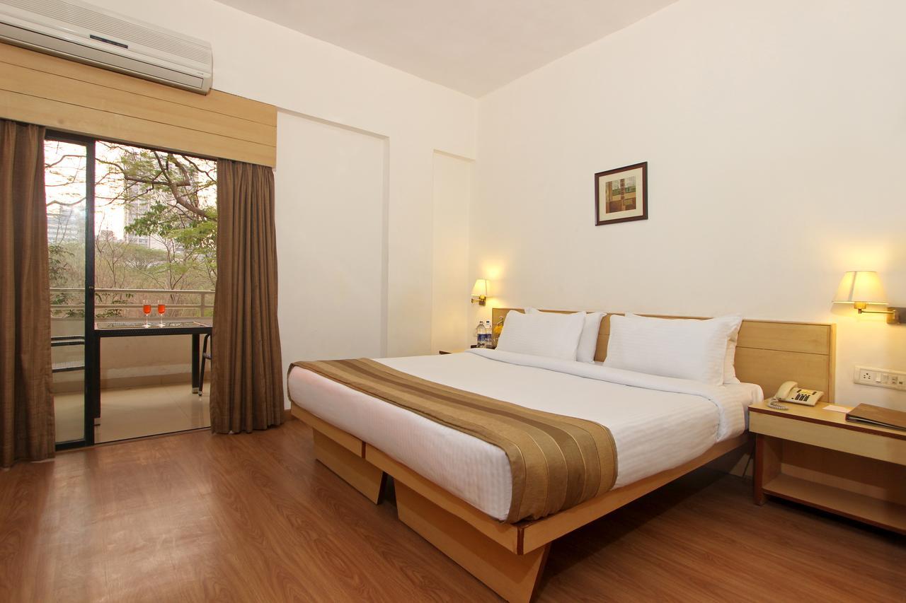 Hotel Phoenix Koregaon Park Pune Ngoại thất bức ảnh