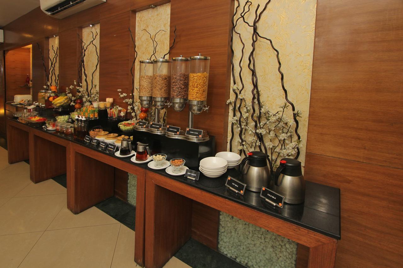 Hotel Phoenix Koregaon Park Pune Ngoại thất bức ảnh