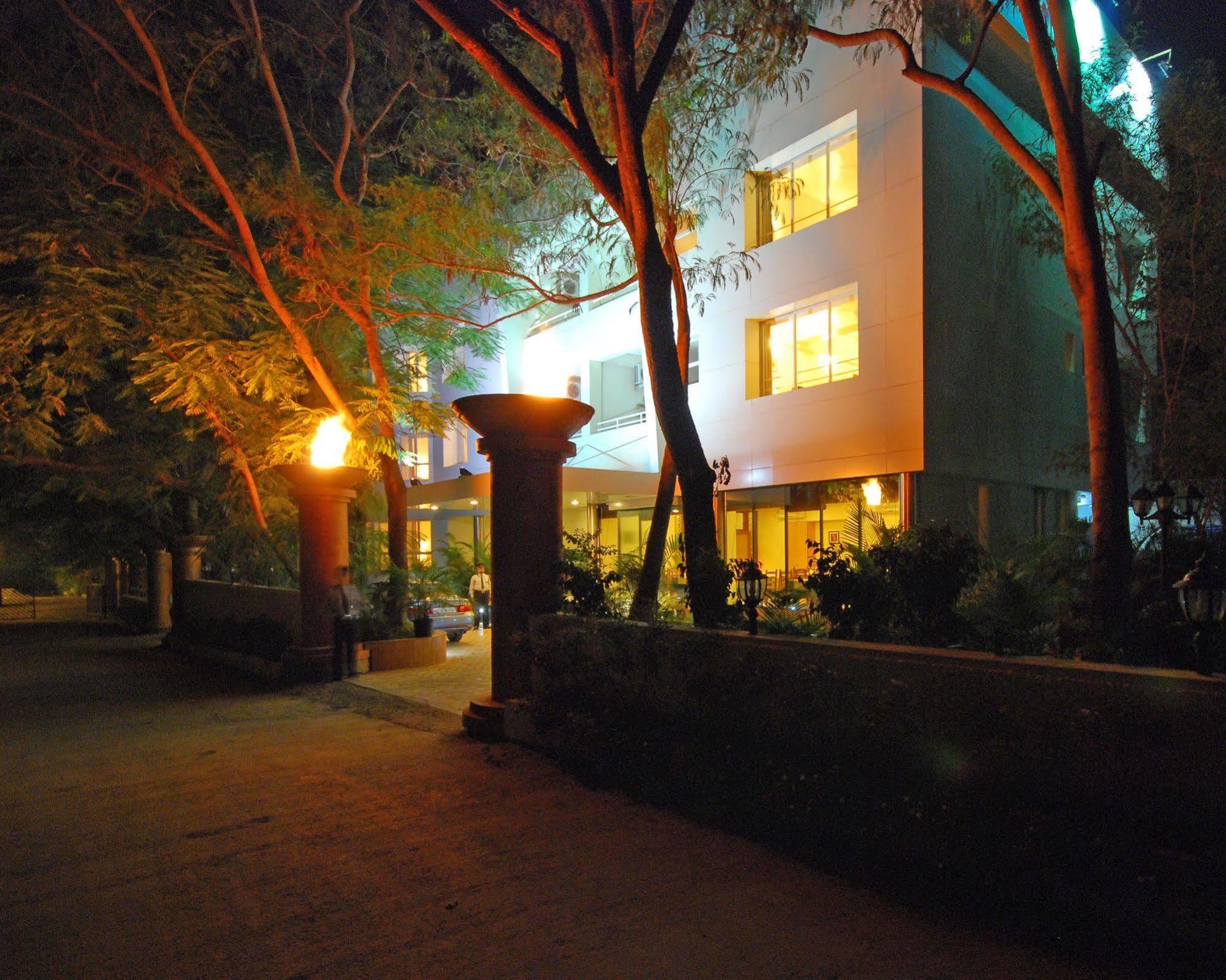 Hotel Phoenix Koregaon Park Pune Ngoại thất bức ảnh