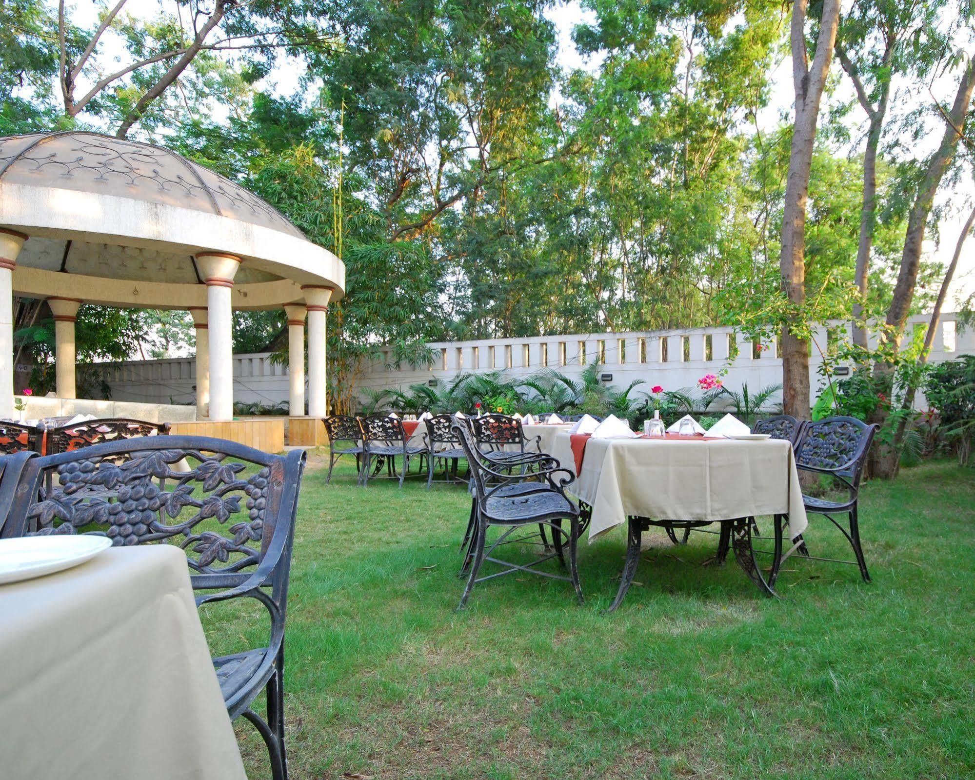 Hotel Phoenix Koregaon Park Pune Ngoại thất bức ảnh
