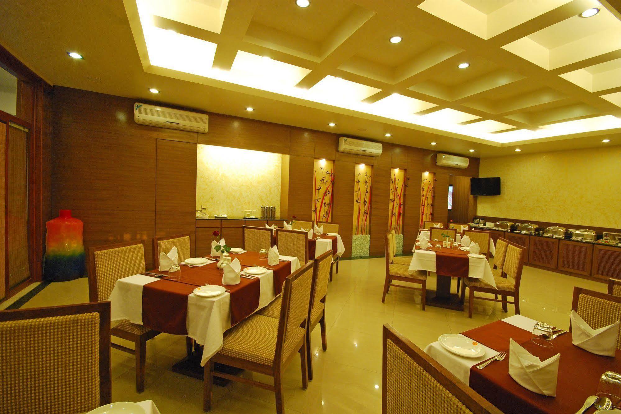 Hotel Phoenix Koregaon Park Pune Ngoại thất bức ảnh