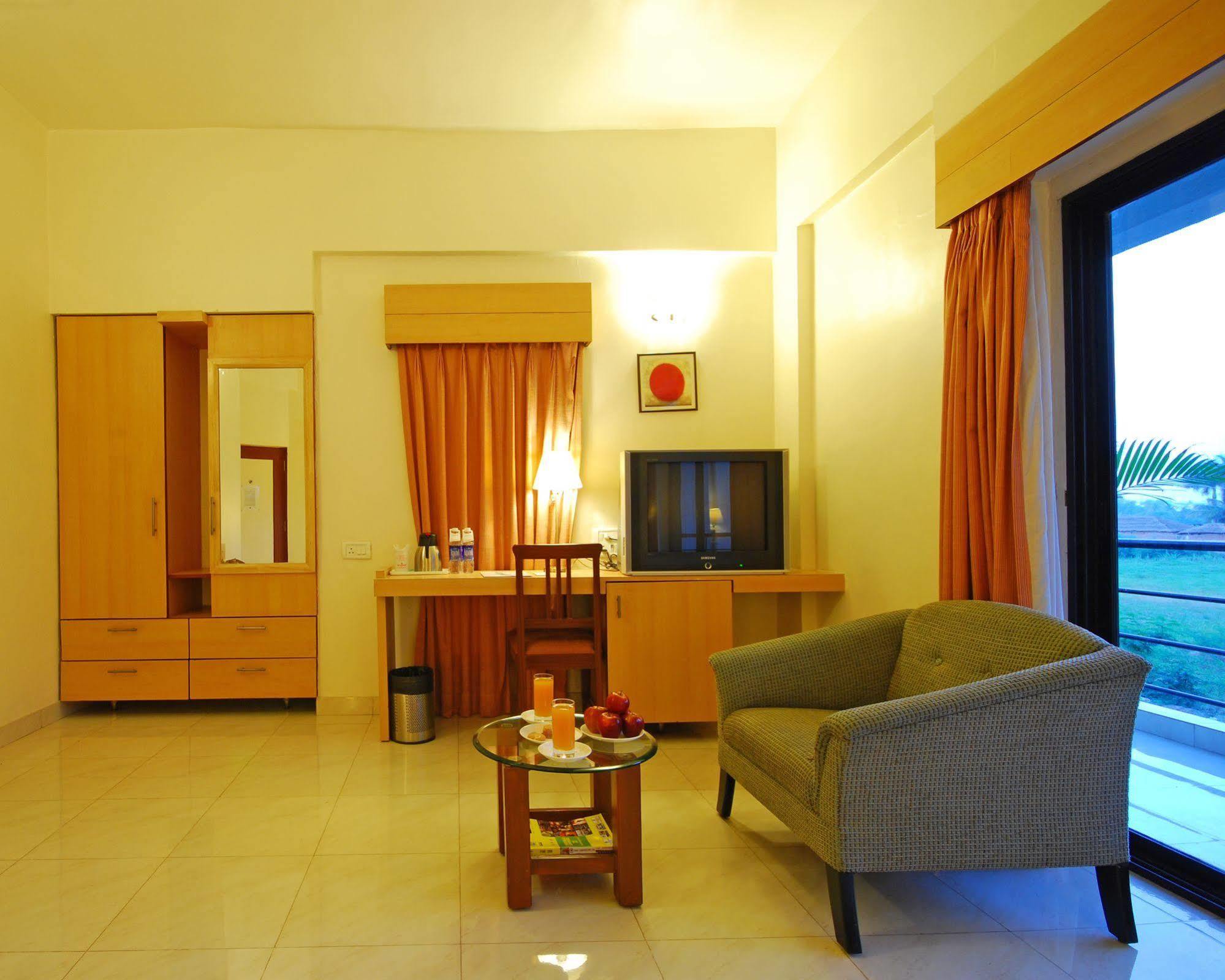 Hotel Phoenix Koregaon Park Pune Ngoại thất bức ảnh
