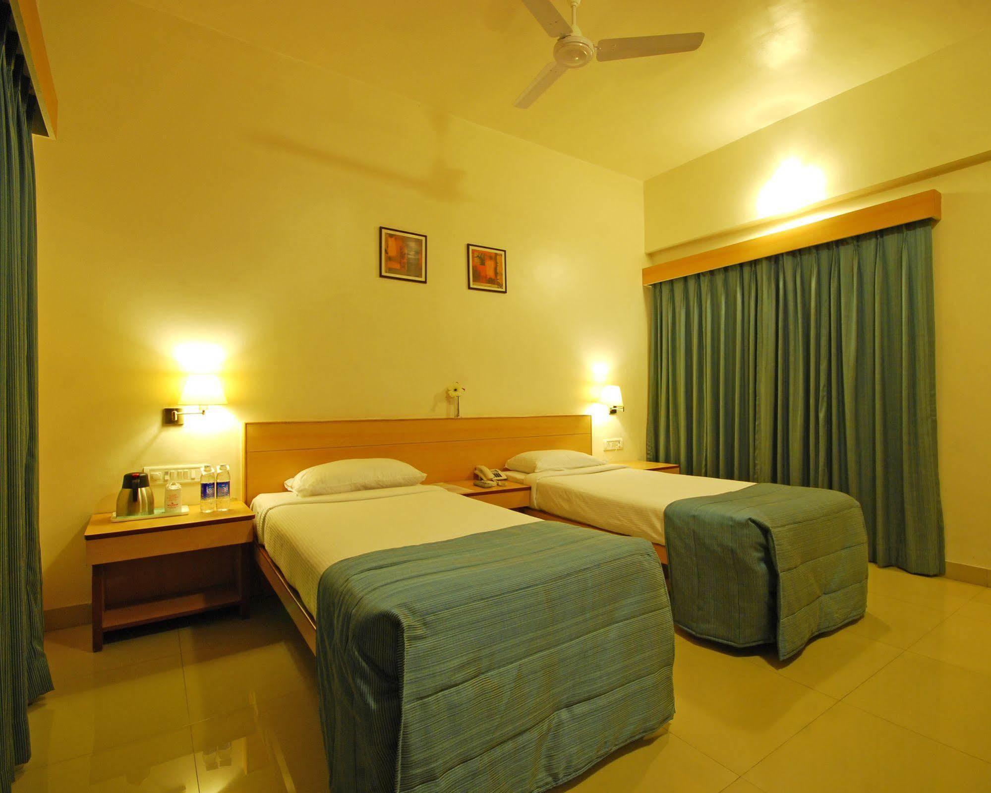 Hotel Phoenix Koregaon Park Pune Ngoại thất bức ảnh