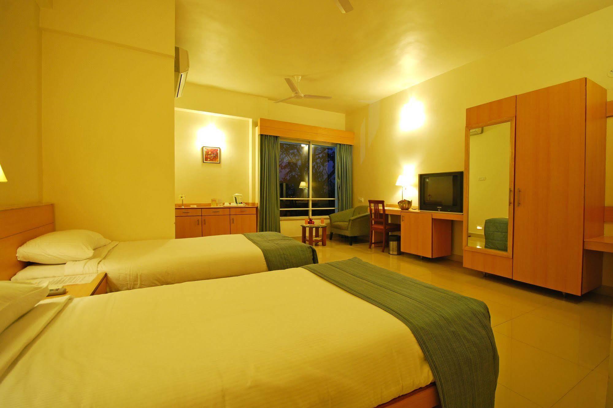 Hotel Phoenix Koregaon Park Pune Ngoại thất bức ảnh