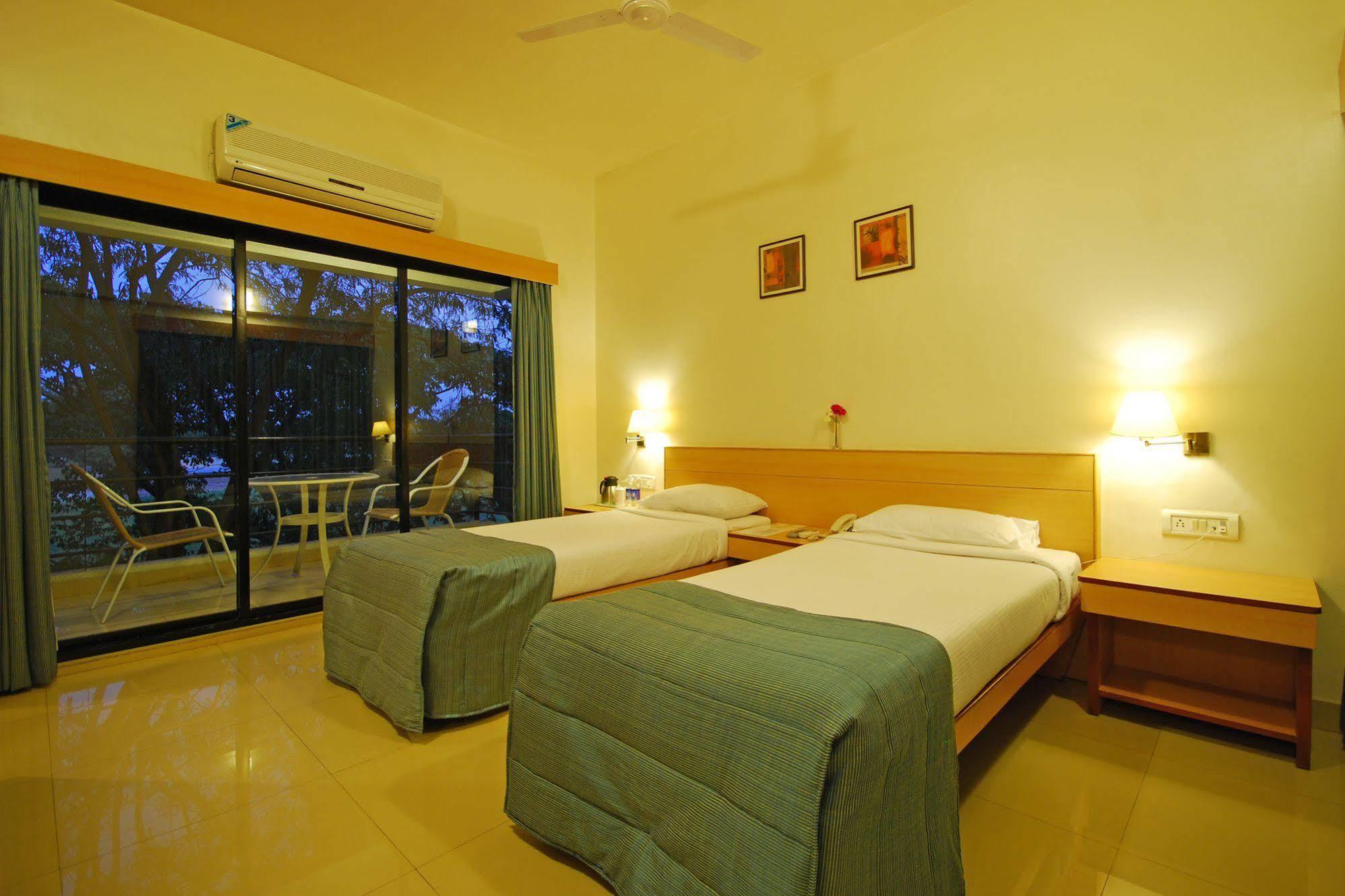 Hotel Phoenix Koregaon Park Pune Ngoại thất bức ảnh