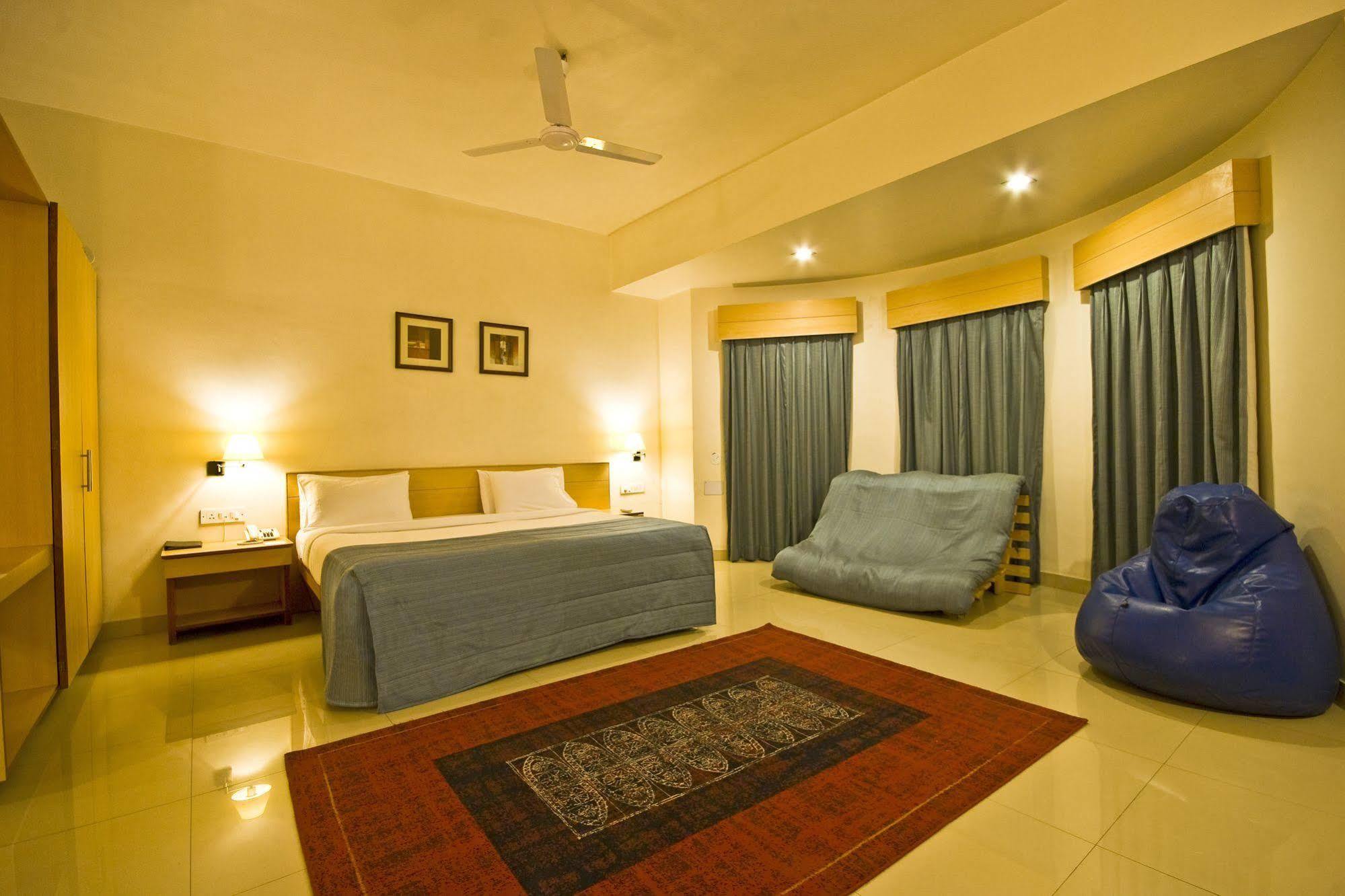 Hotel Phoenix Koregaon Park Pune Ngoại thất bức ảnh
