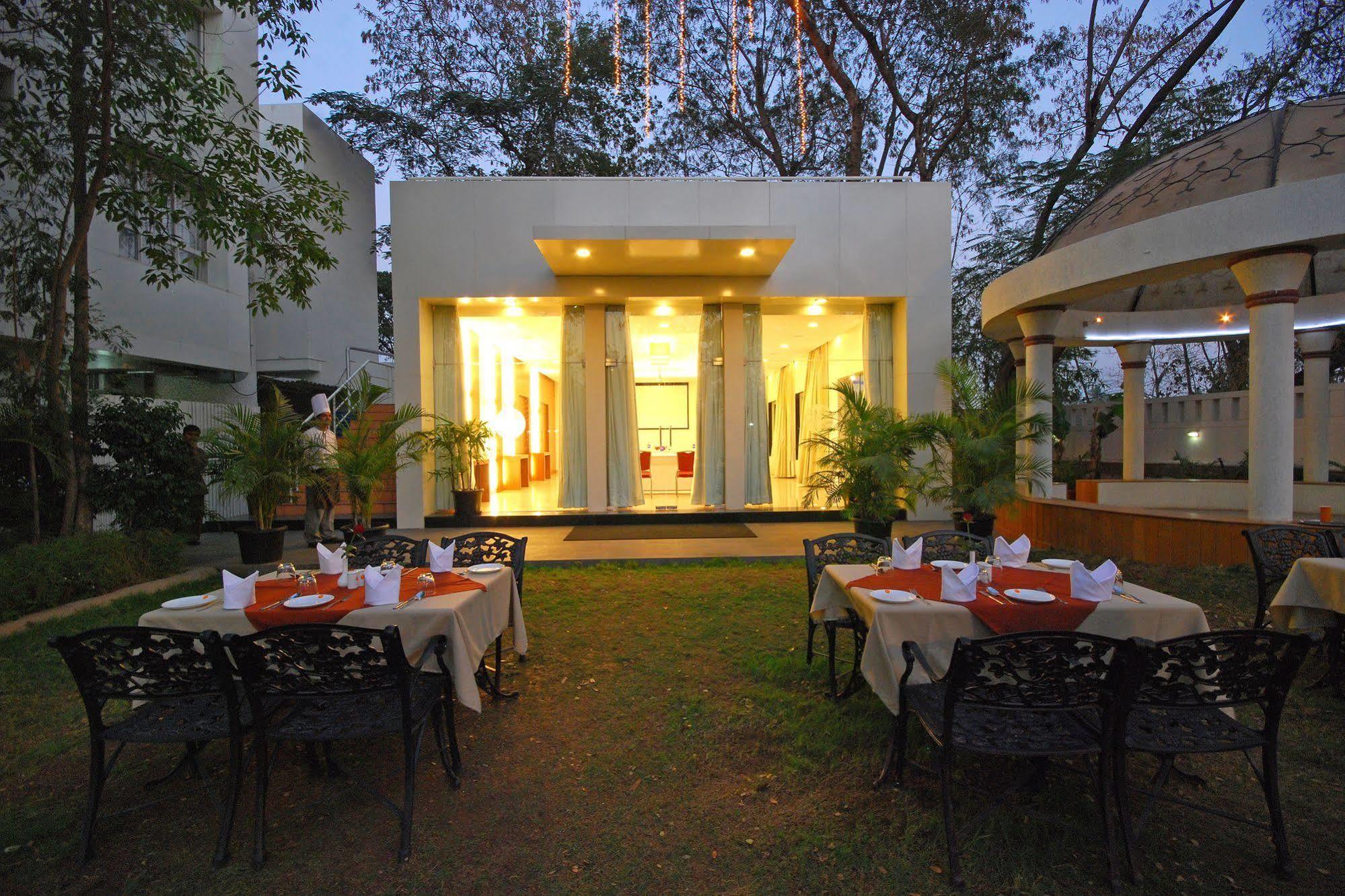 Hotel Phoenix Koregaon Park Pune Ngoại thất bức ảnh